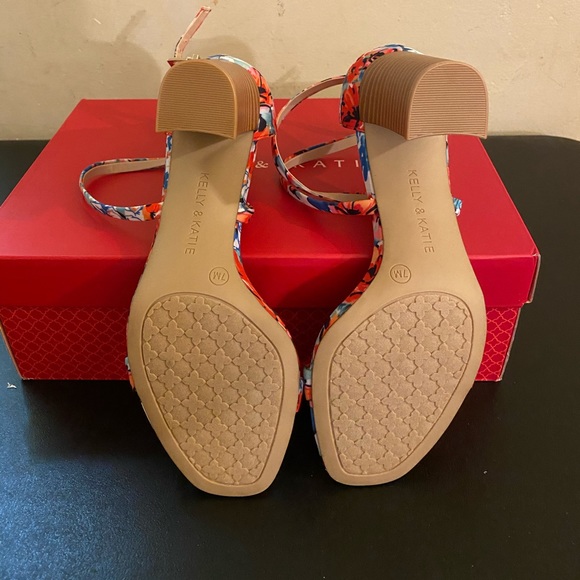 NIB: Kelly & Katie Daton Sandal - Picture 7 of 7
